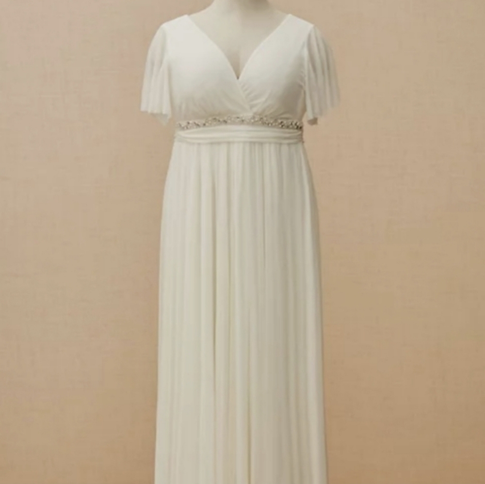 ♡NEW TO CLOSET♡ Torrid White Wedding Dress with Silver Accents - Picture 5 of 5